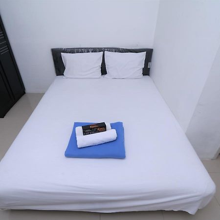 Kamar Keluarga Ungaran Hotel Jakarta Exterior photo