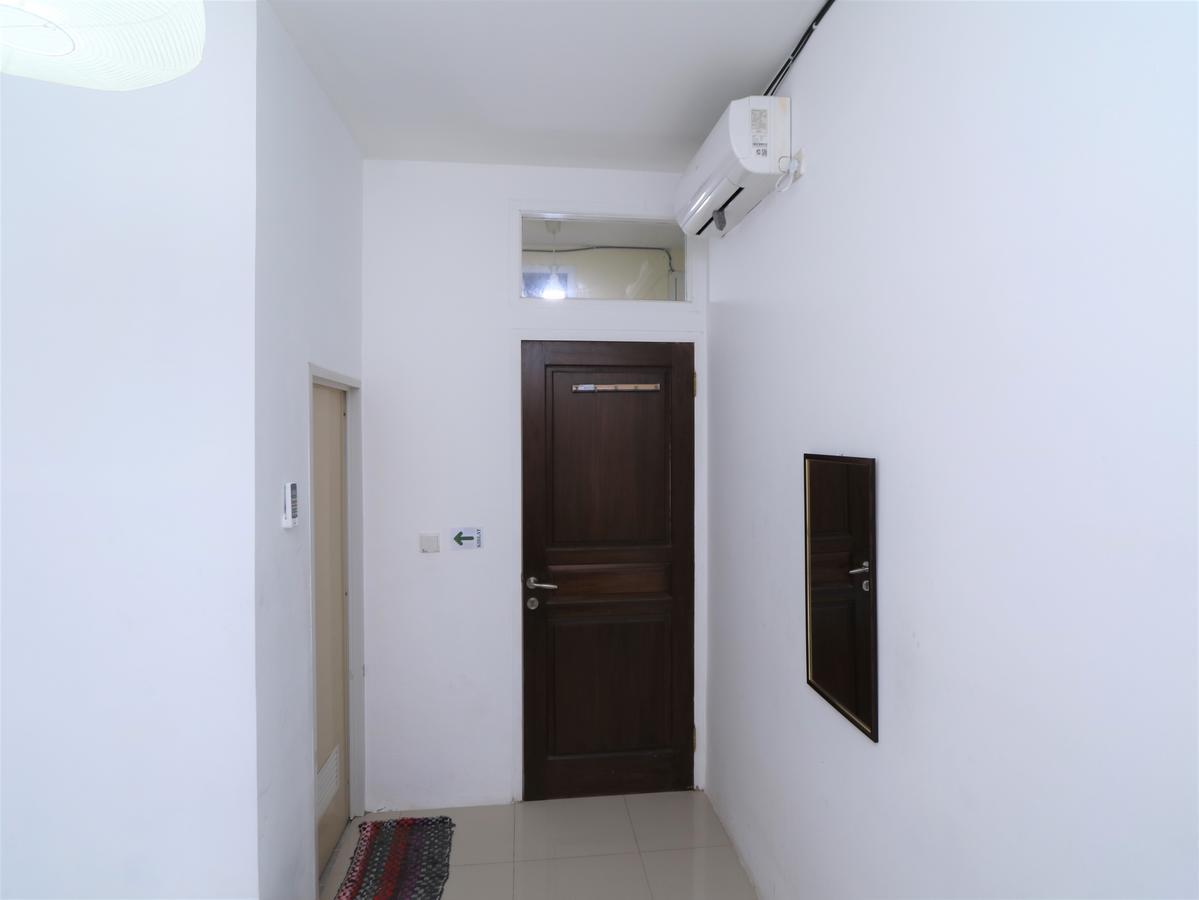 Kamar Keluarga Ungaran Hotel Jakarta Exterior photo