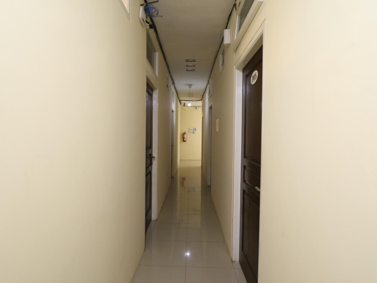 Kamar Keluarga Ungaran Hotel Jakarta Exterior photo