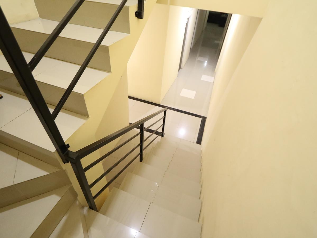 Kamar Keluarga Ungaran Hotel Jakarta Exterior photo